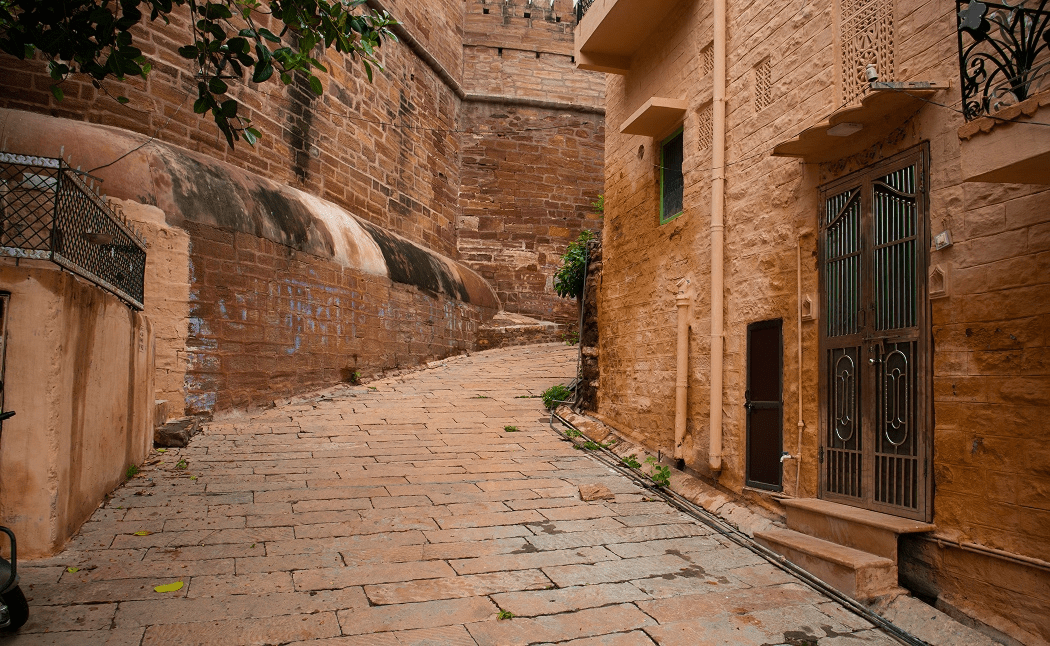 lost in the lanes of varanasi: portraits of faith